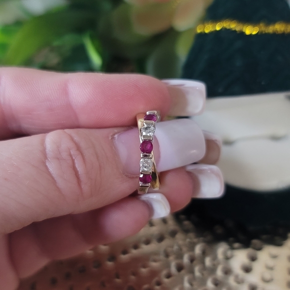 White and yellow gold Ruby and Diamond criss-cross band size 6. - Picture 6 of 7